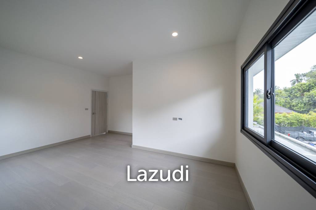 Spacious 4-Bedroom Pool Villa Just 50m to the Beach