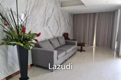 238 sqm duplex condo high floor in Khlong Tan Nuea Bangkok