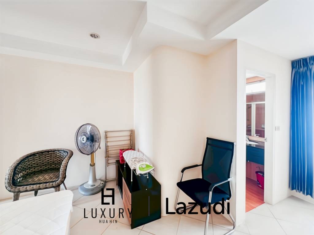 Sea View 2-Bedroom Condo on High Floor at Jamjuree Condo