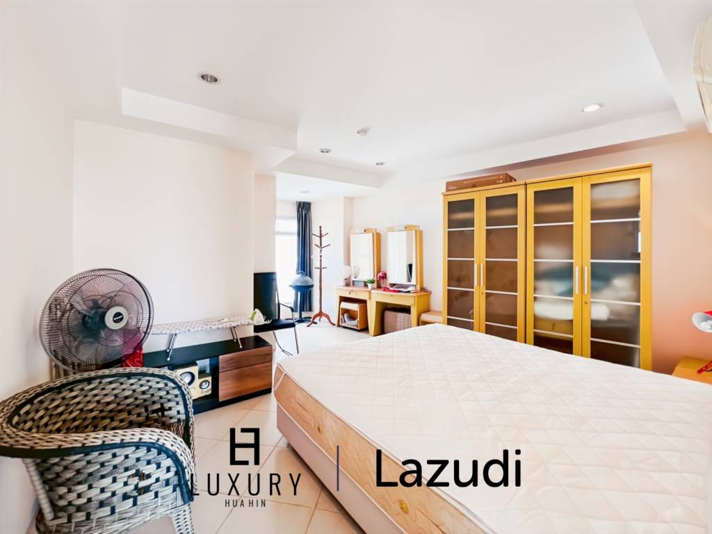 Sea View 2-Bedroom Condo on High Floor at Jamjuree Condo