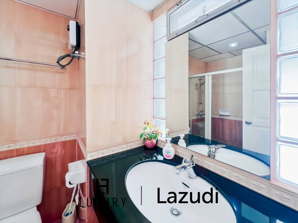 Sea View 2-Bedroom Condo on High Floor at Jamjuree Condo