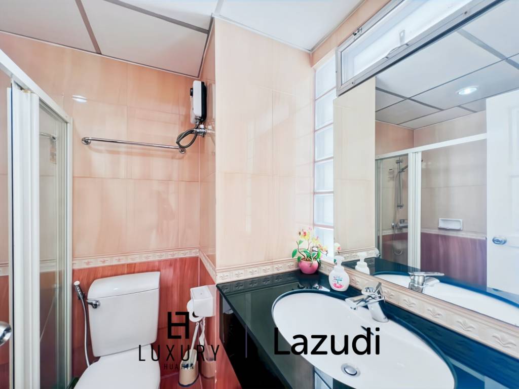 Sea View 2-Bedroom Condo on High Floor at Jamjuree Condo