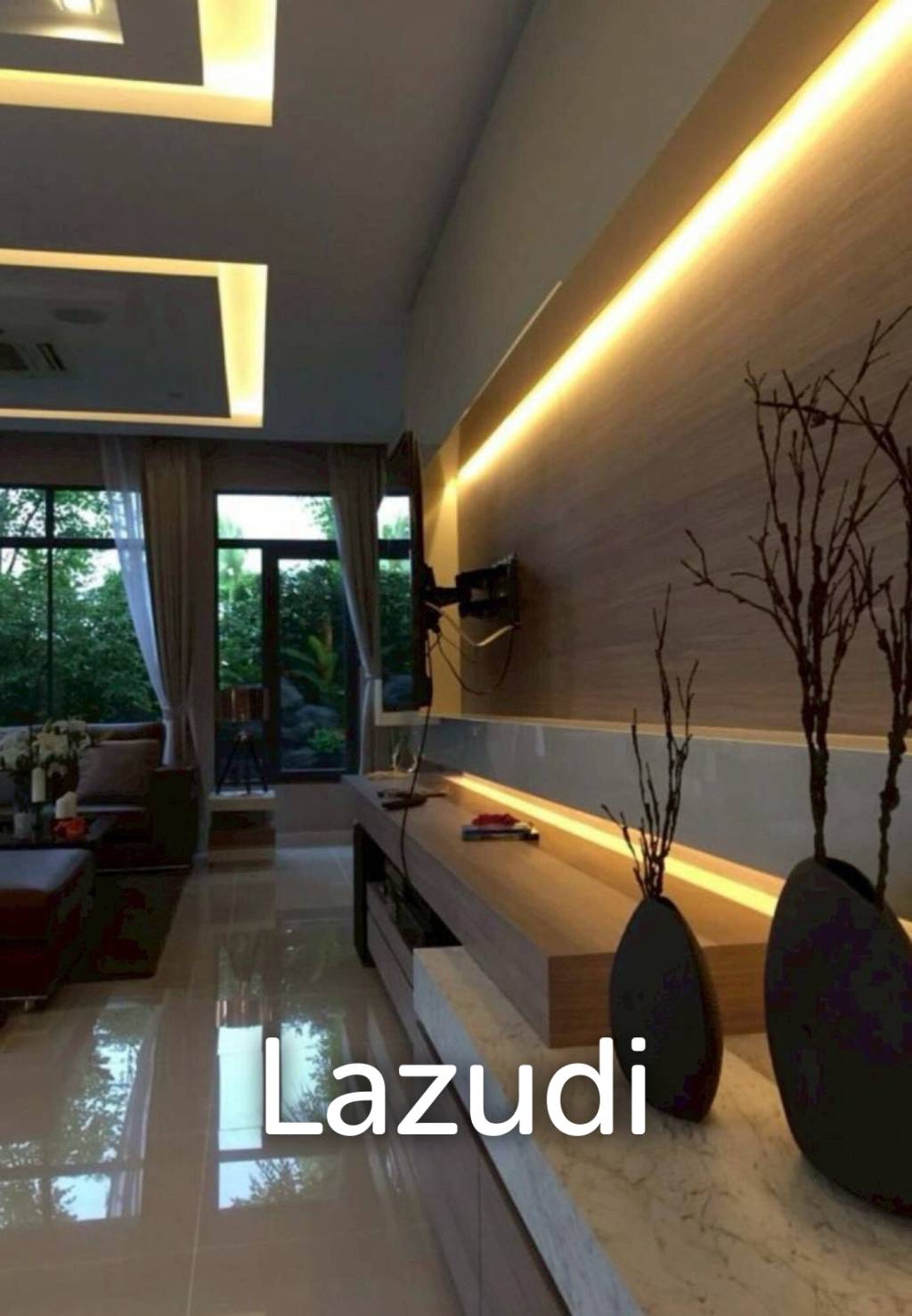540 sqm Solar-Powered 6-Bed Home in Suan Luang Bangkok
