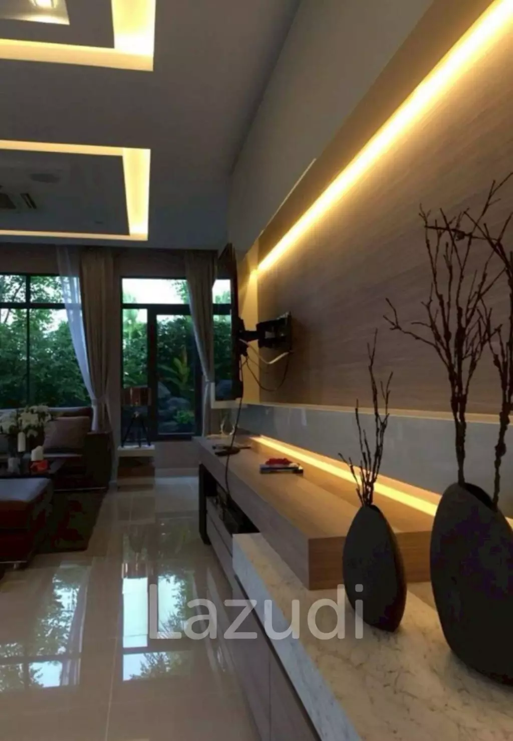 540 sqm Solar-Powered 6-Bed Home in Suan Luang Bangkok
