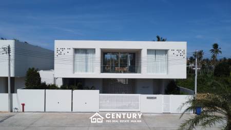 368 Kvm 4 Seng 5 Bad Villa for Salg