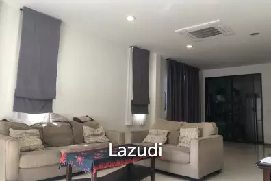 Modern 230 sqm townhouse in Bang Chak Phra Khanong Bangkok