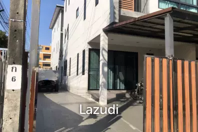Modern 230 sqm townhouse in Bang Chak Phra Khanong Bangkok