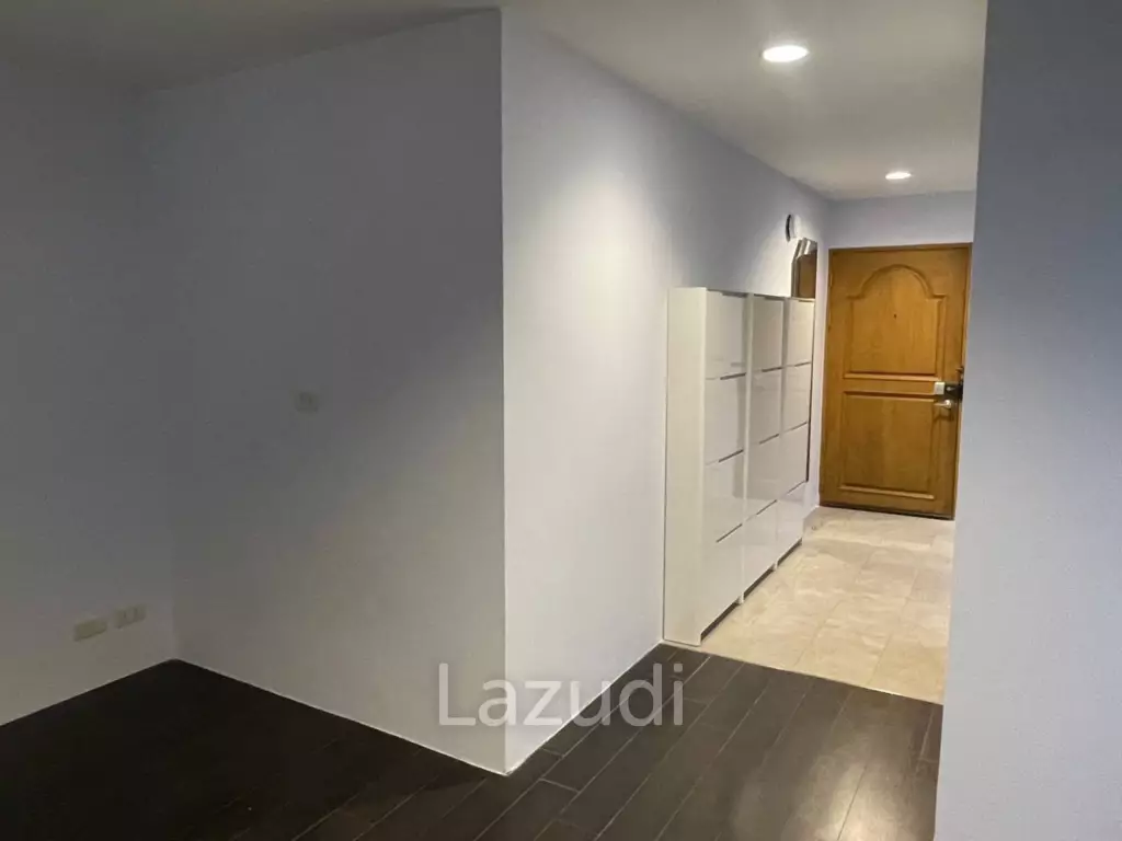 78 sqm 1 Bedroom Condo on 16th Floor at Asoke Tower Bangkok