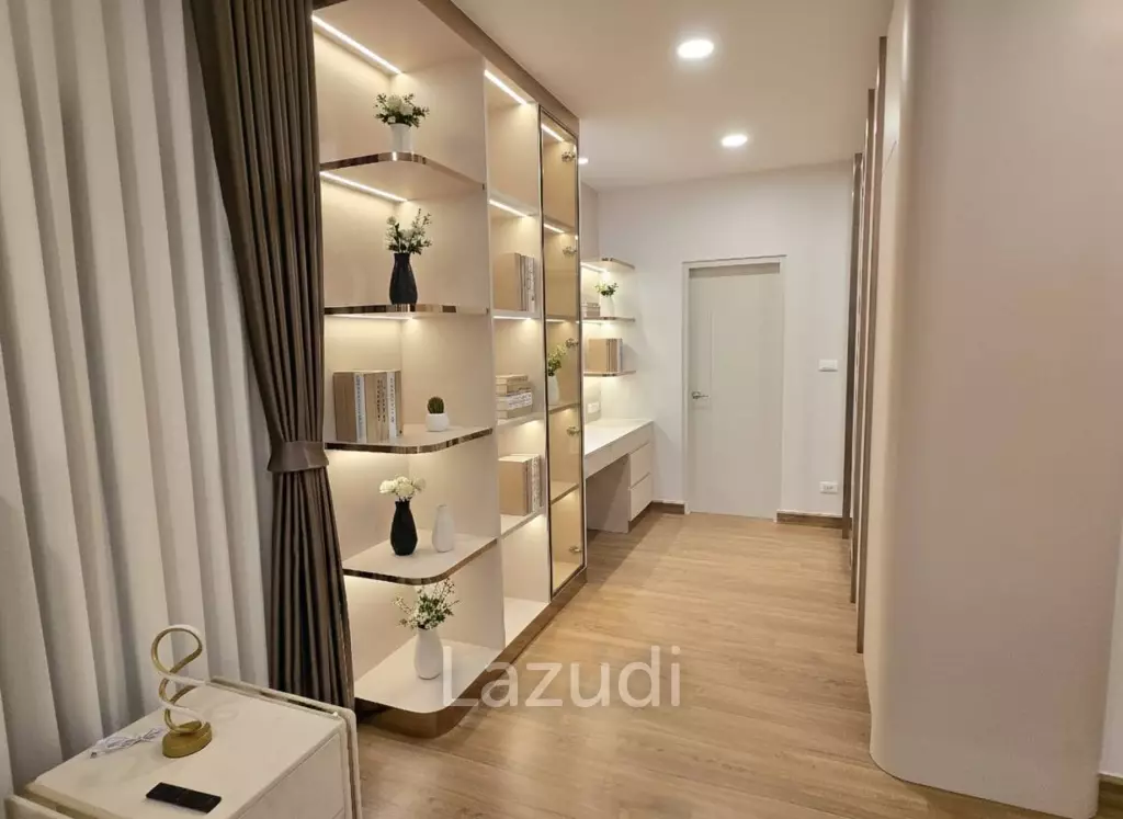 Modern 300 sqm 4-Bed Detached House in Centro Bangna
