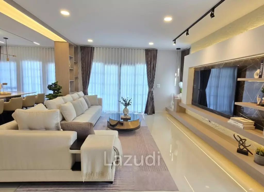 Modern 300 sqm 4-Bed Detached House in Centro Bangna