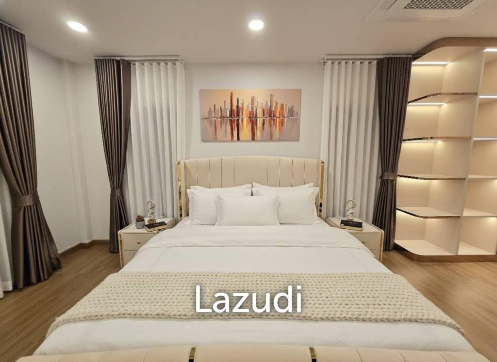 Modern 300 sqm 4-Bed Detached House in Centro Bangna