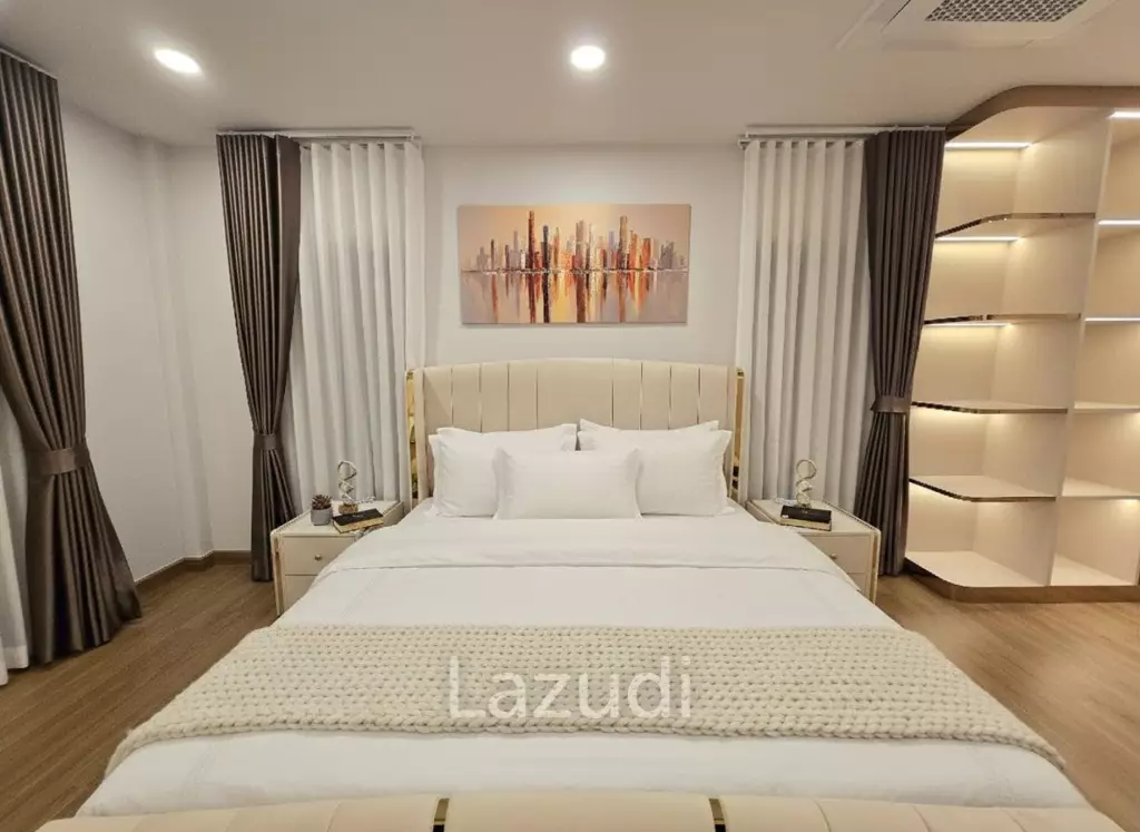 Modern 300 sqm 4-Bed Detached House in Centro Bangna