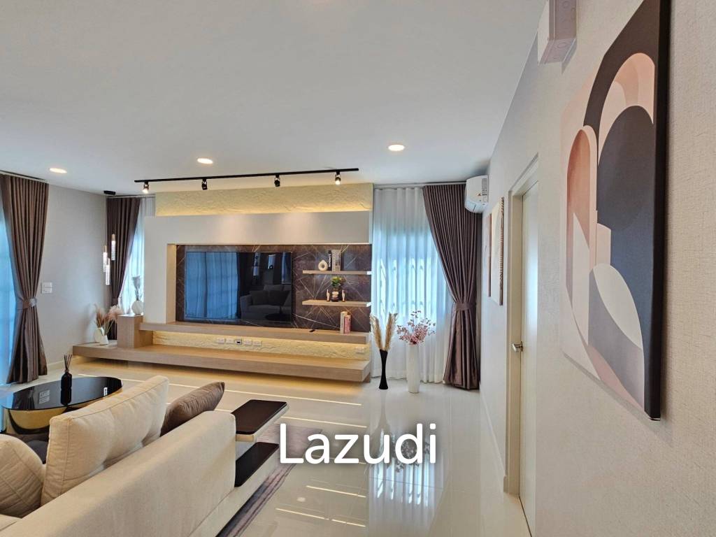 Modern 300 sqm 4-Bed Detached House in Centro Bangna
