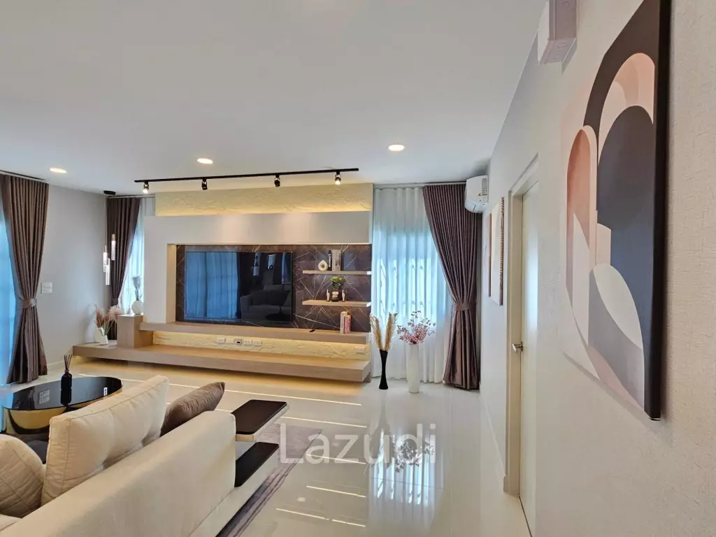 Modern 300 sqm 4-Bed Detached House in Centro Bangna