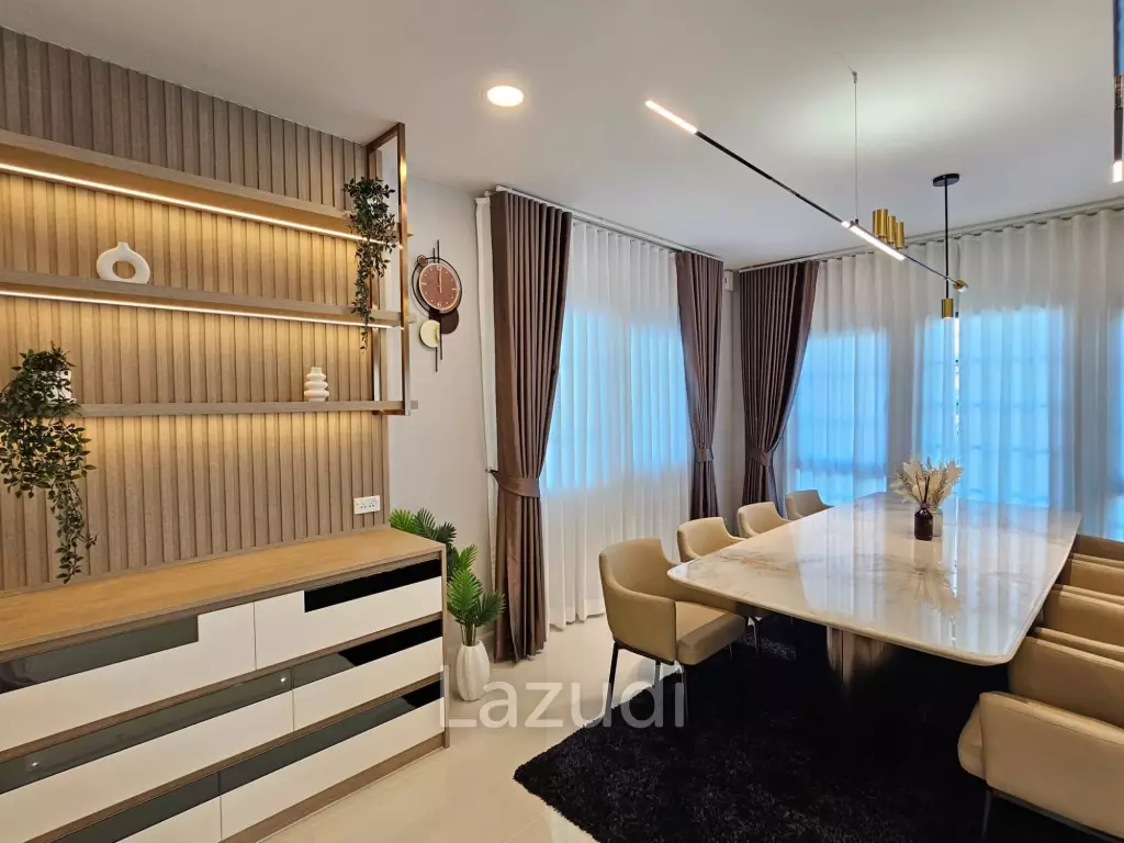 Modern 300 sqm 4-Bed Detached House in Centro Bangna