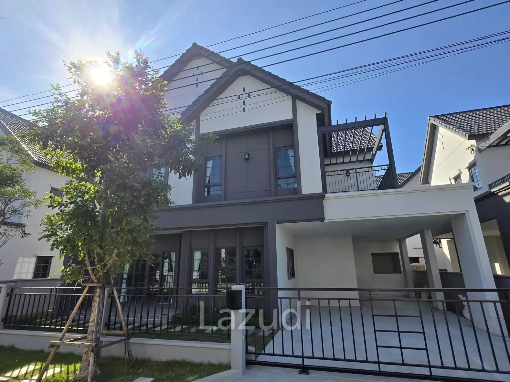 Modern 300 sqm 4-Bed Detached House in Centro Bangna