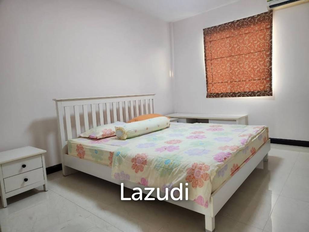 Charming townhouse in quiet area next to beach