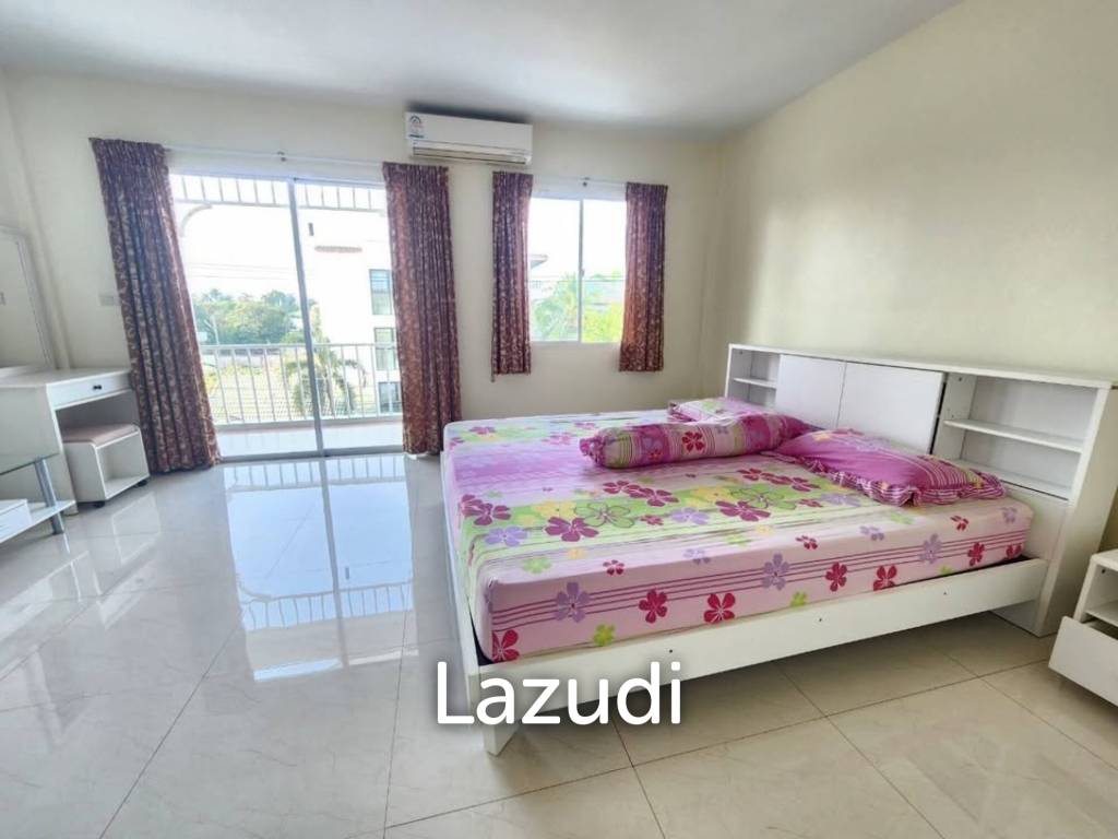 Charming townhouse in quiet area next to beach