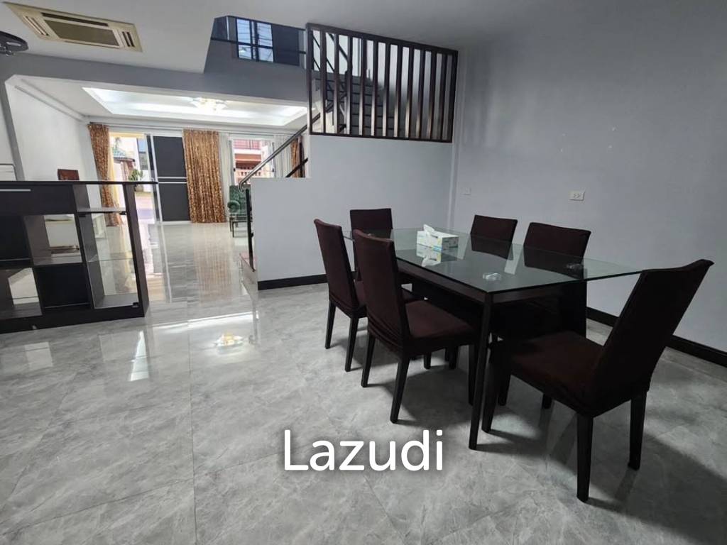 Charming townhouse in quiet area next to beach