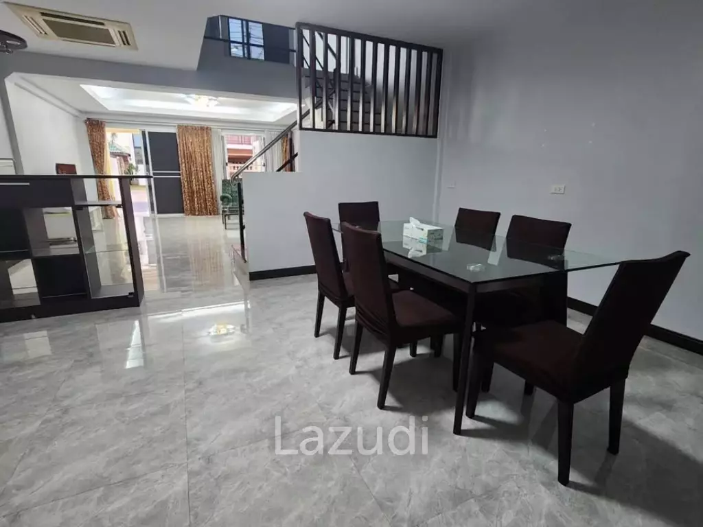 Charming townhouse in quiet area next to beach