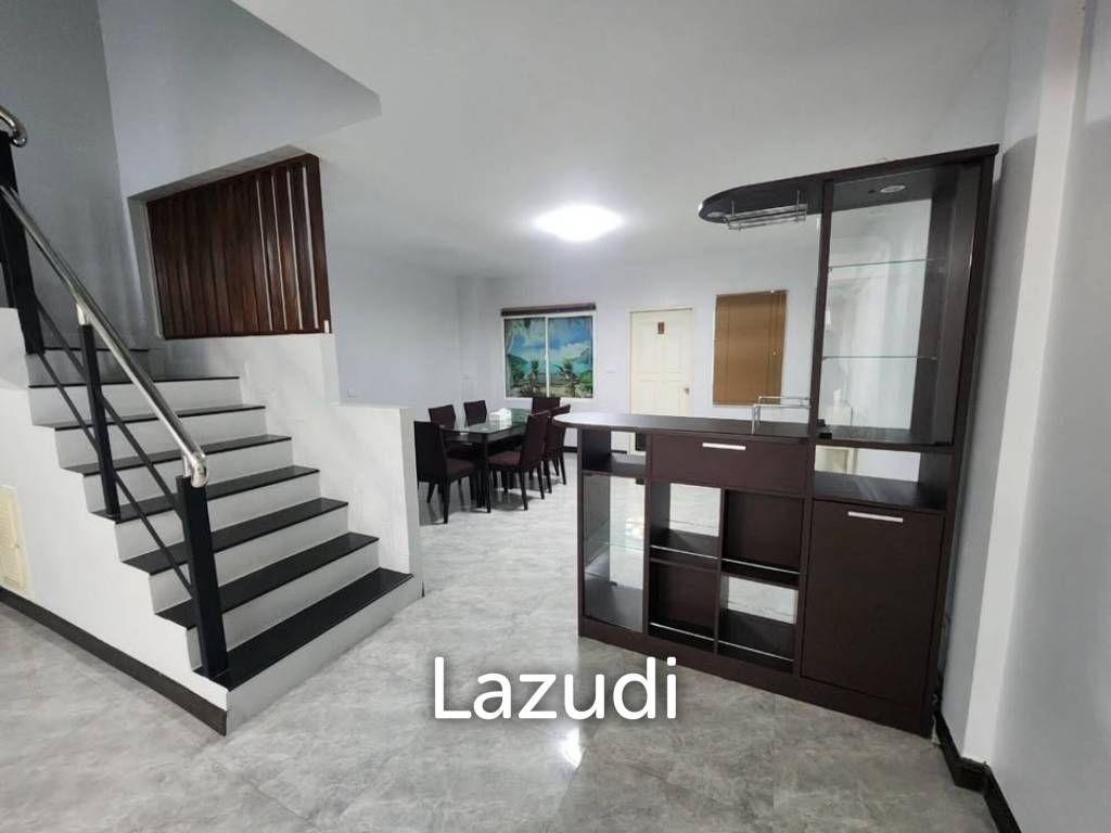 Charming townhouse in quiet area next to beach