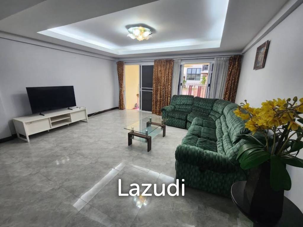 Charming townhouse in quiet area next to beach