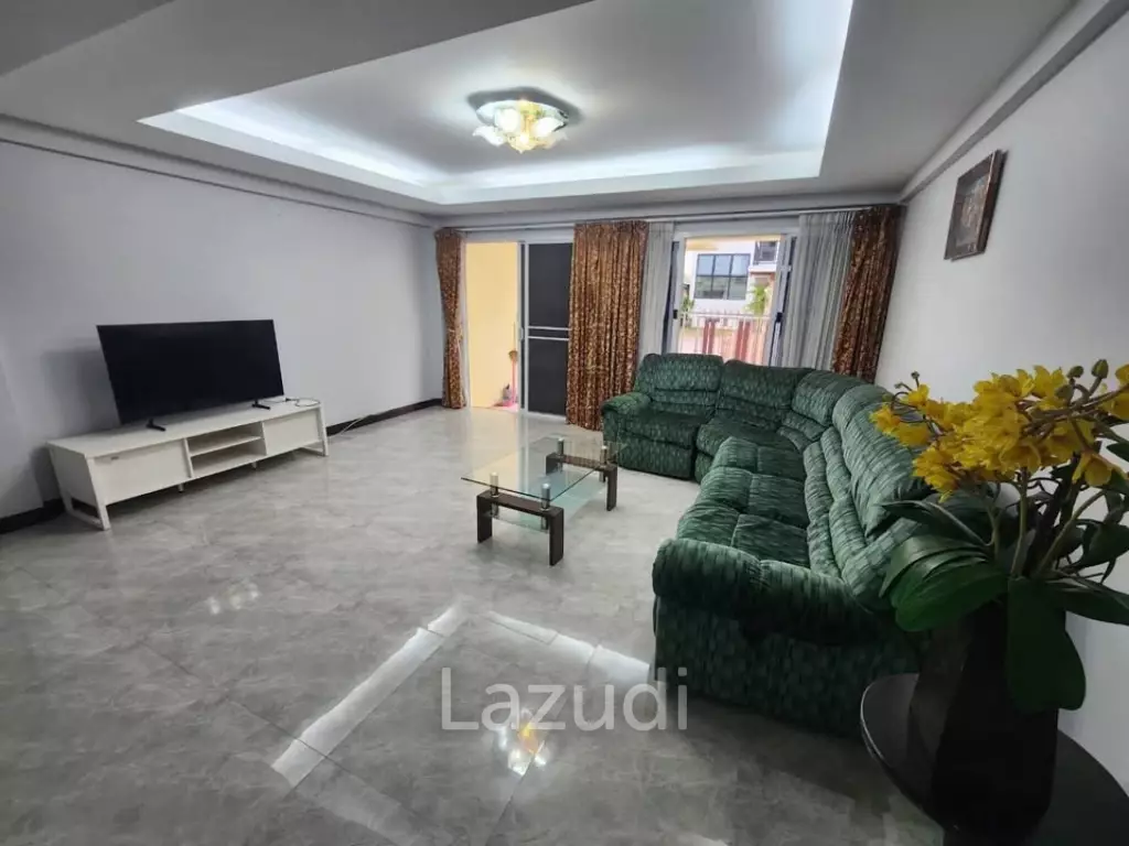 Charming townhouse in quiet area next to beach