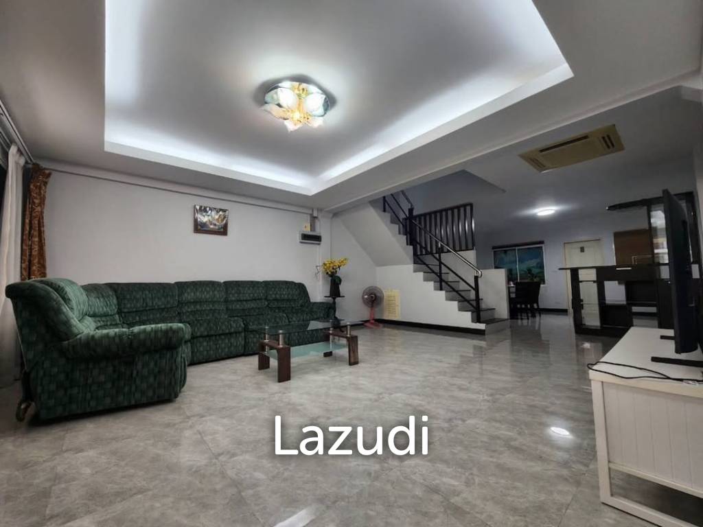 Charming townhouse in quiet area next to beach