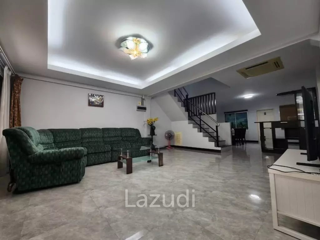 Charming townhouse in quiet area next to beach