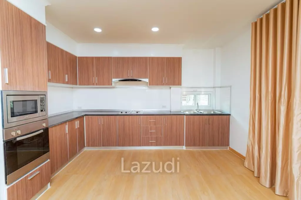 4 Bedroom 3 Bathroom 200 SQ.M. European Home Place
