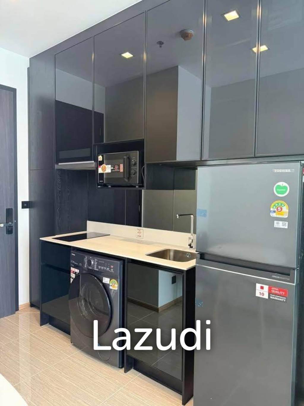 26.54 sqm high floor condo at Noble Around Ari Phaya Thai Bangkok