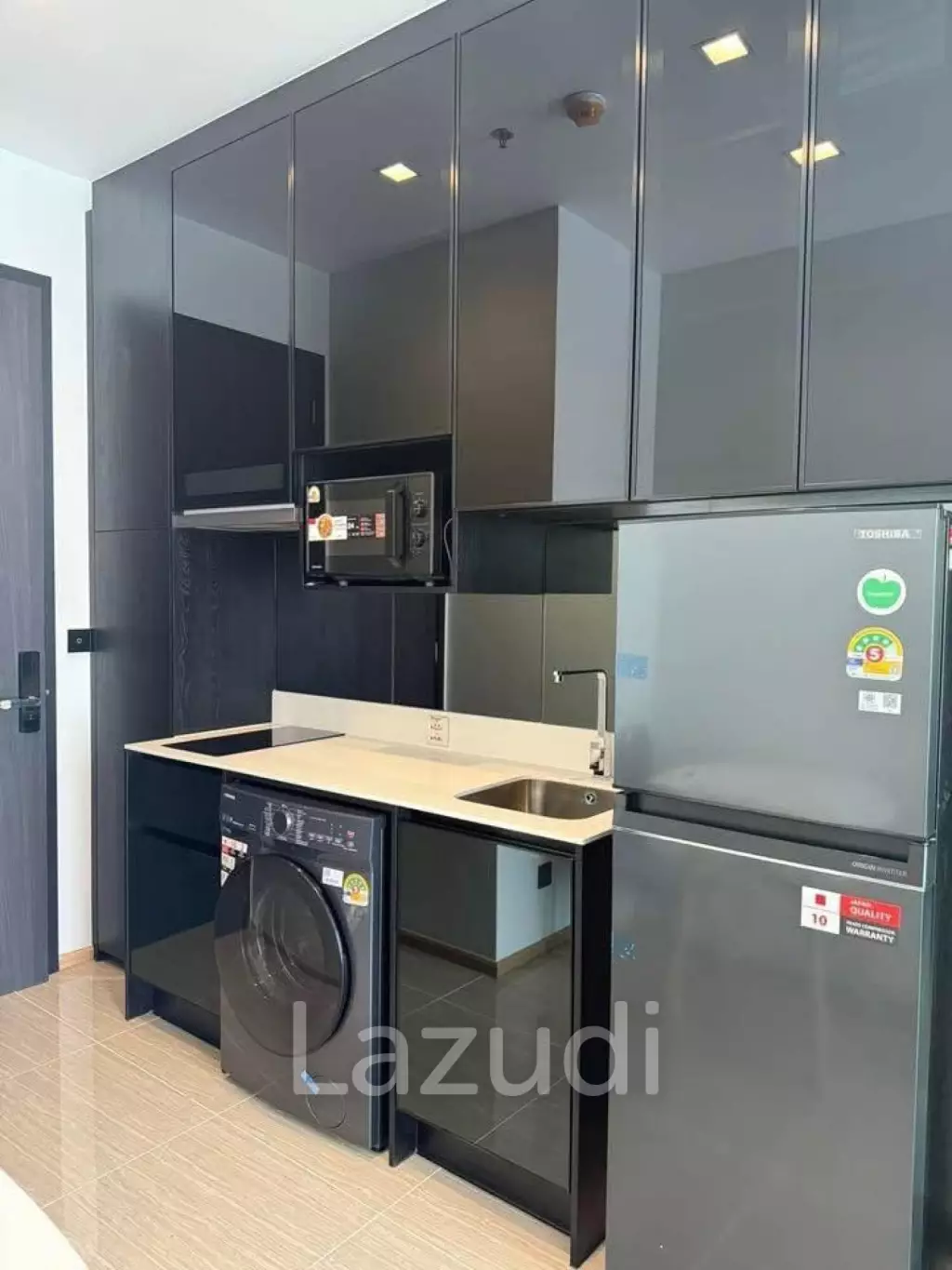 26.54 sqm high floor condo at Noble Around Ari Phaya Thai Bangkok