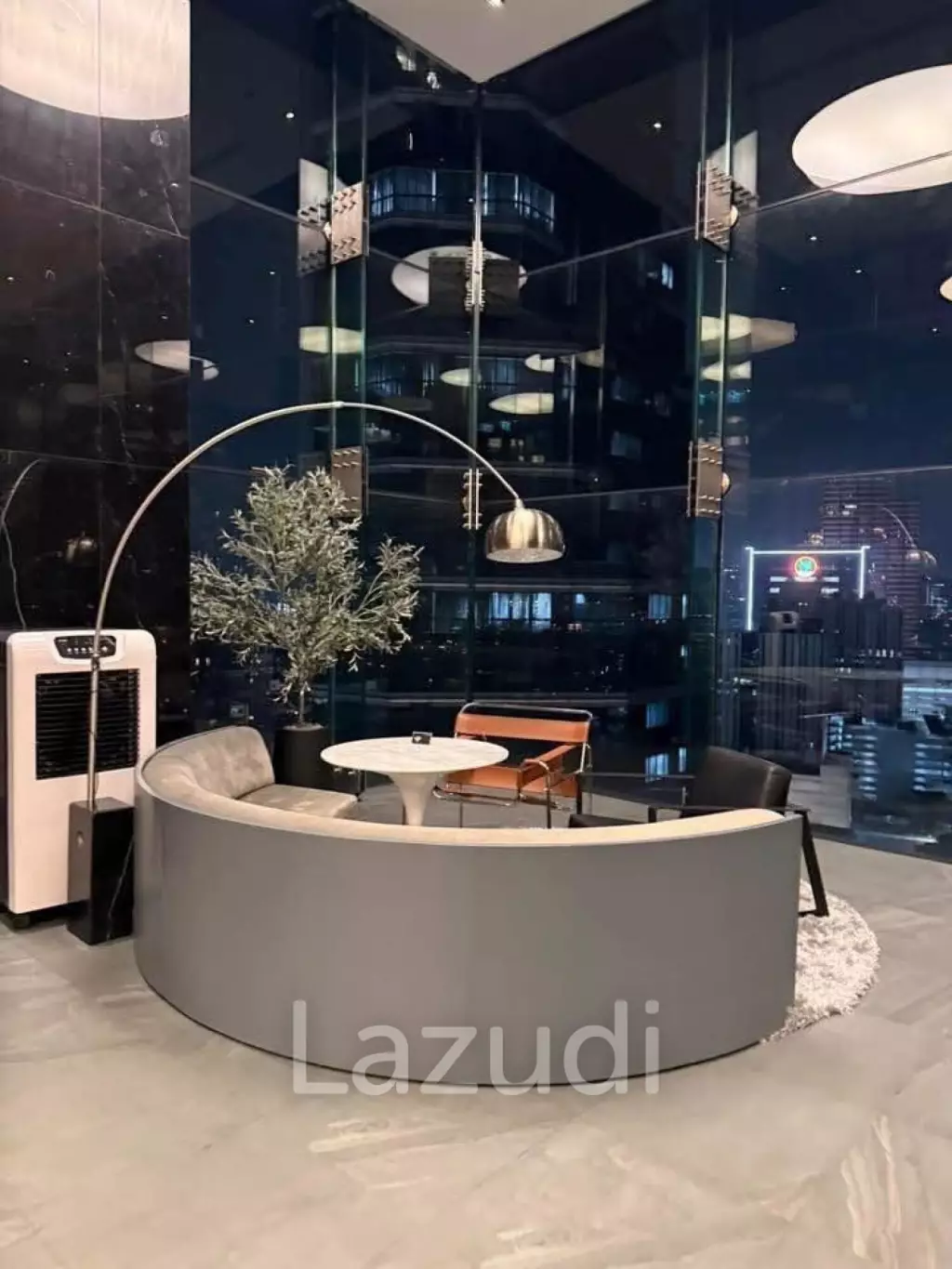 26.54 sqm high floor condo at Noble Around Ari Phaya Thai Bangkok