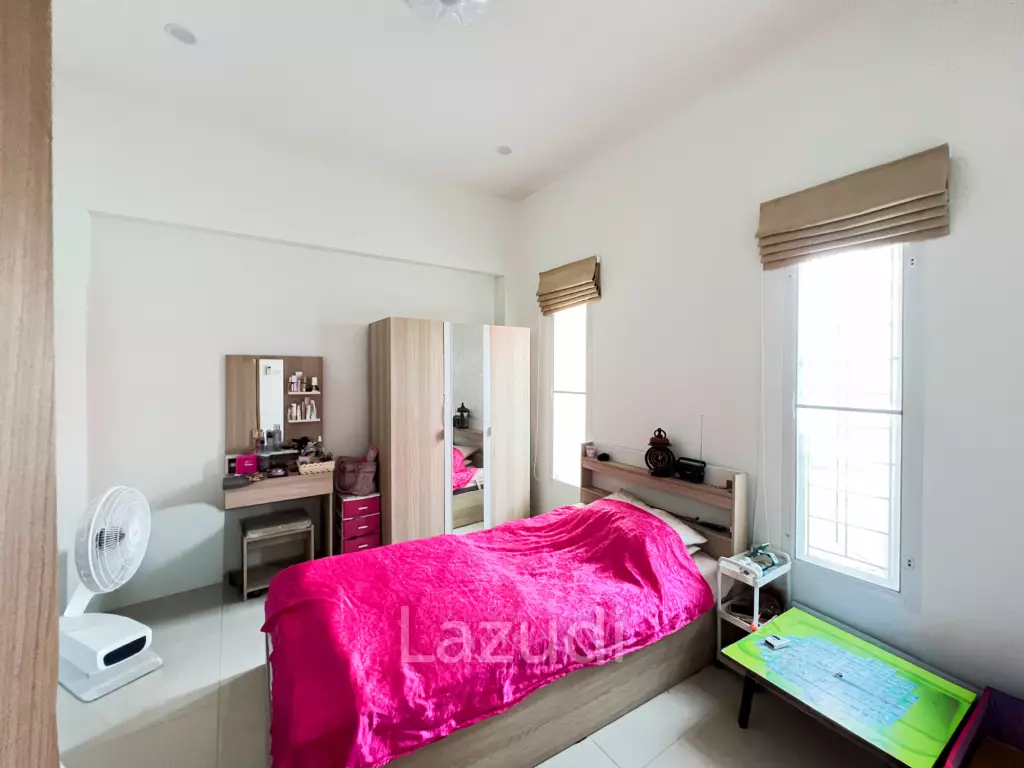 Modern 2 Bed 2 Bath in Wang Phong Pran Buri
