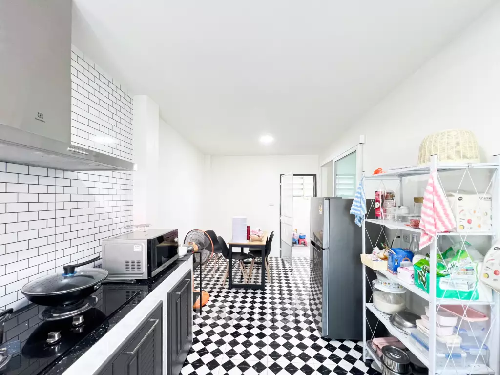 Modern 2 Bed 2 Bath in Wang Phong Pran Buri