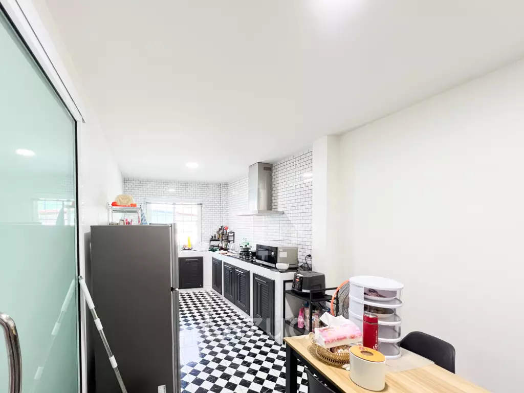 Modern 2 Bed 2 Bath in Wang Phong Pran Buri