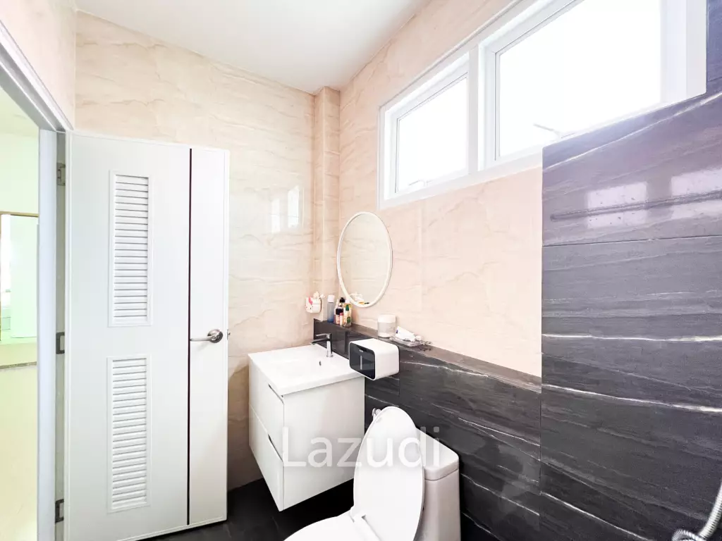 Modern 2 Bed 2 Bath in Wang Phong Pran Buri