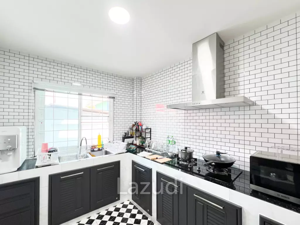 Modern 2 Bed 2 Bath in Wang Phong Pran Buri