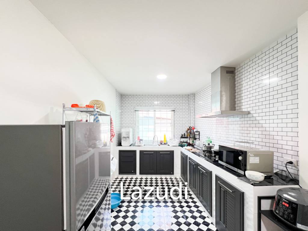 Modern 2 Bed 2 Bath in Wang Phong Pran Buri