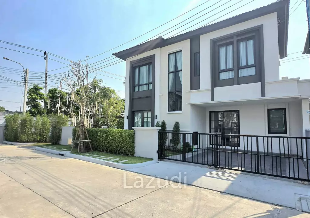 2-storey 4-bed detached home 200 sqm Grande Pleno Sukhumvit-Bangna Bang Plee