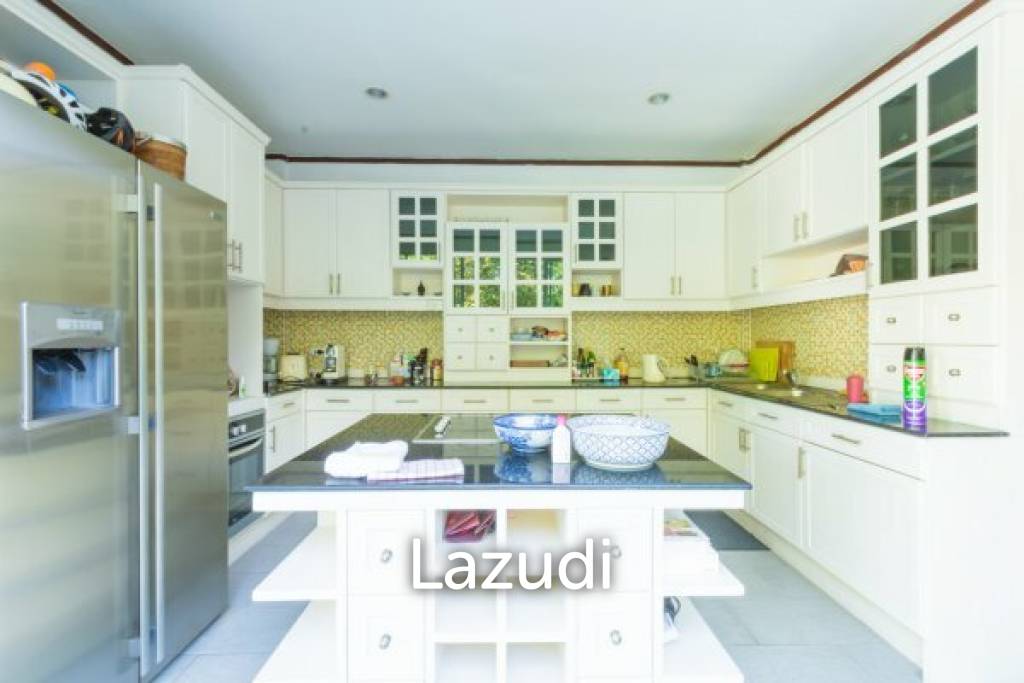 Great Design 3 Storey 4 Bed Pool Villa very close to the Beach with sea views.