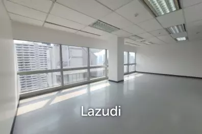 52 sqm Corner Office for Rent in Sermmit Tower Sukhumvit Asoke Bangkok