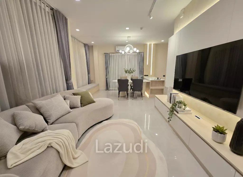 237 sqm modern detached house Bangkok Boulevard Bangna KM.5