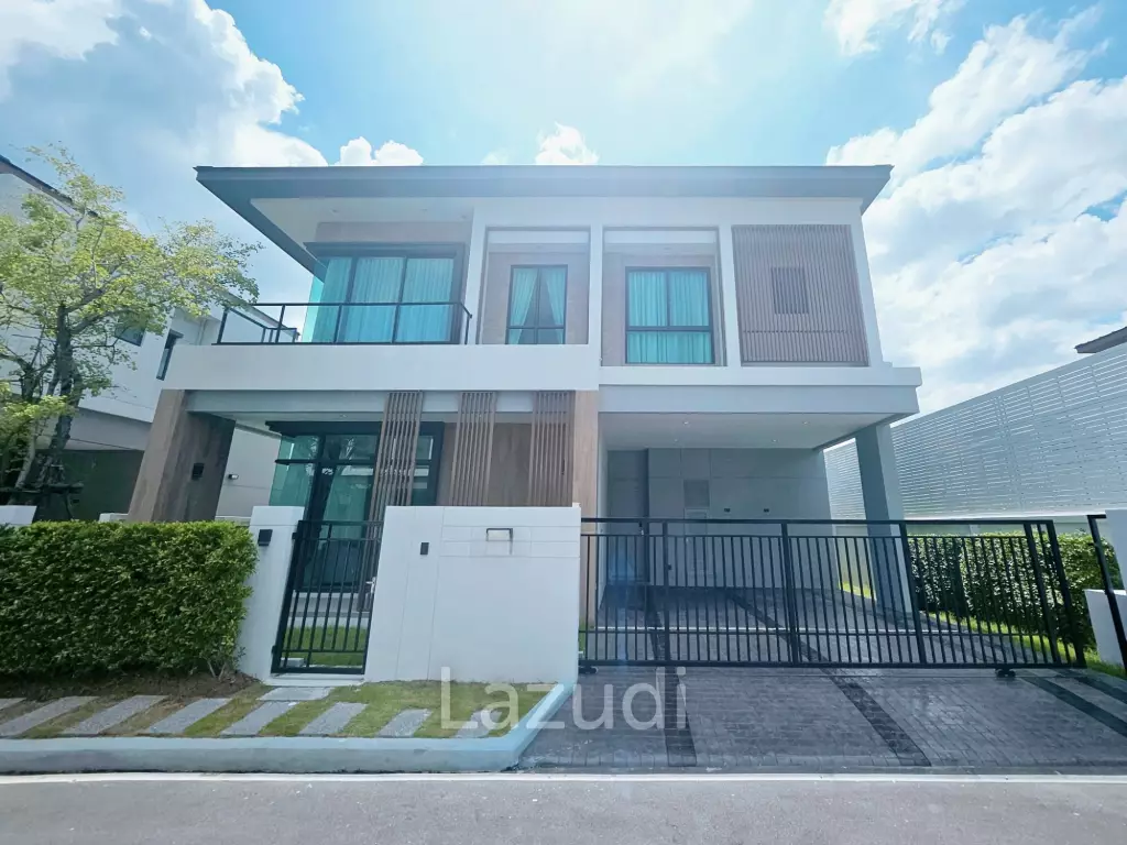 237 sqm modern detached house Bangkok Boulevard Bangna KM.5