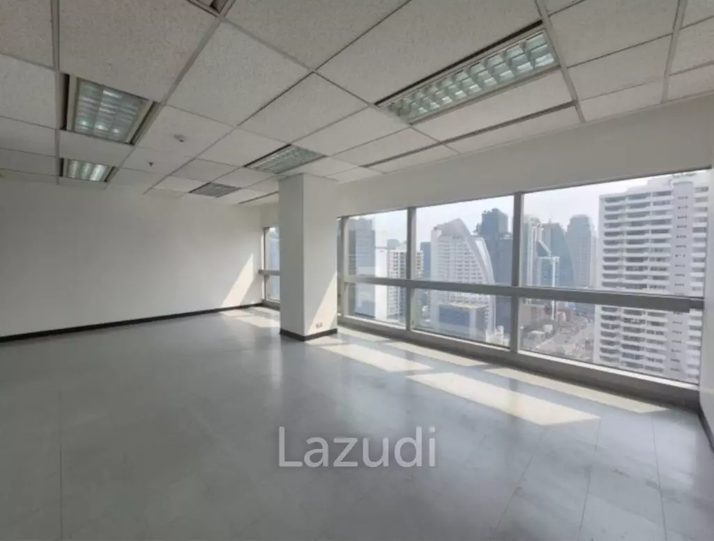 40 sqm high floor office in Sermmit Tower Khlong Toei Nuea Bangkok