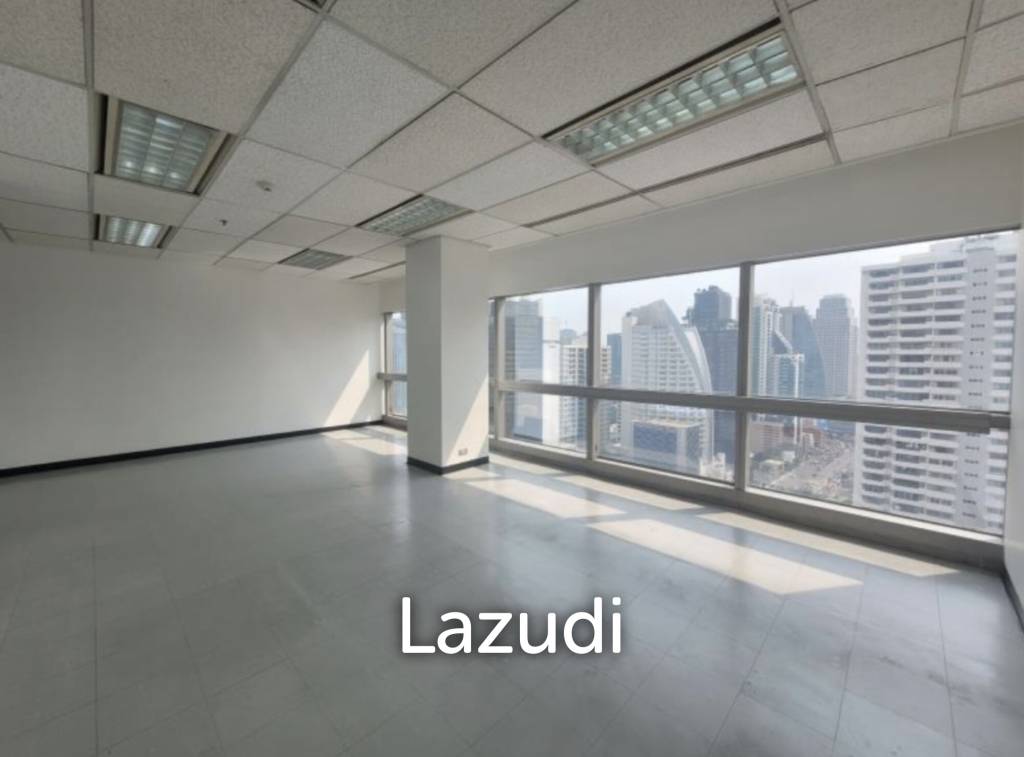 40 sqm high floor office in Sermmit Tower Khlong Toei Nuea Bangkok