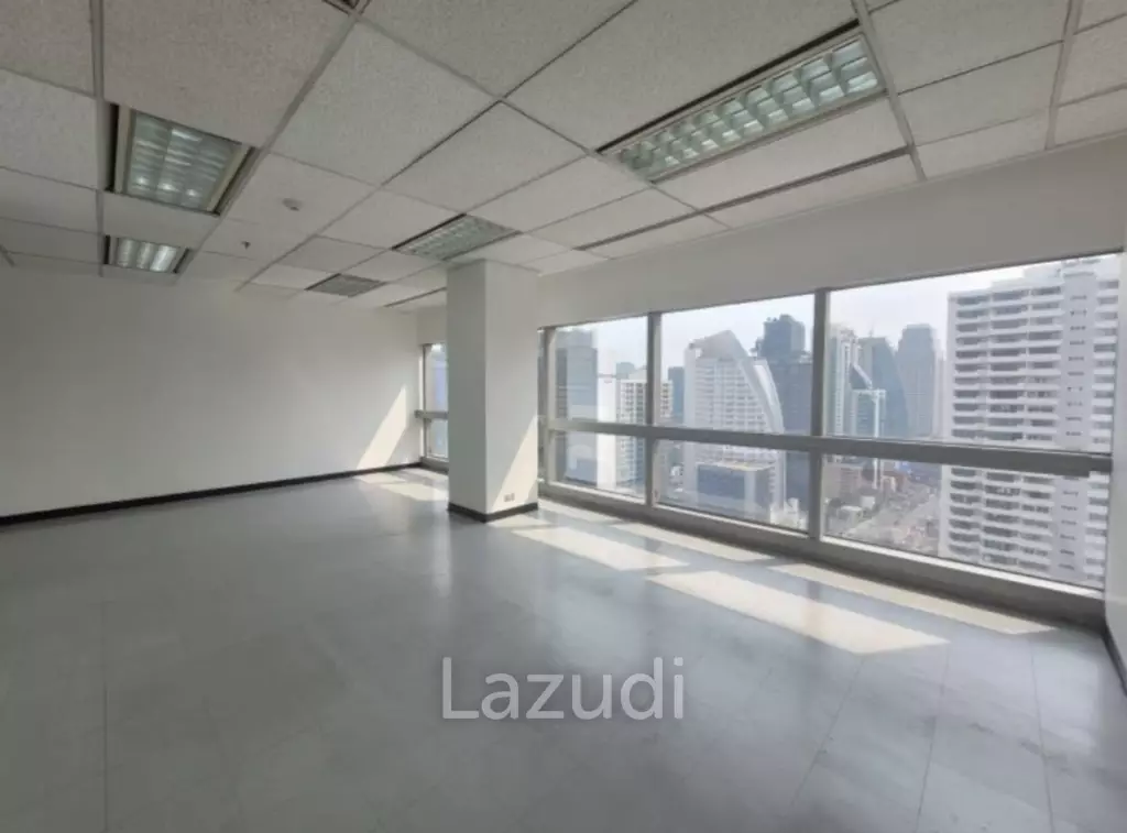 40 sqm high floor office in Sermmit Tower Khlong Toei Nuea Bangkok