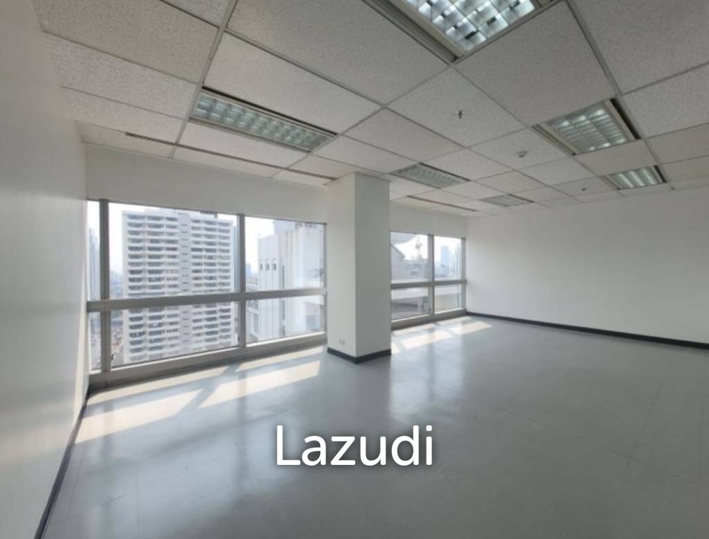 40 sqm high floor office in Sermmit Tower Khlong Toei Nuea Bangkok