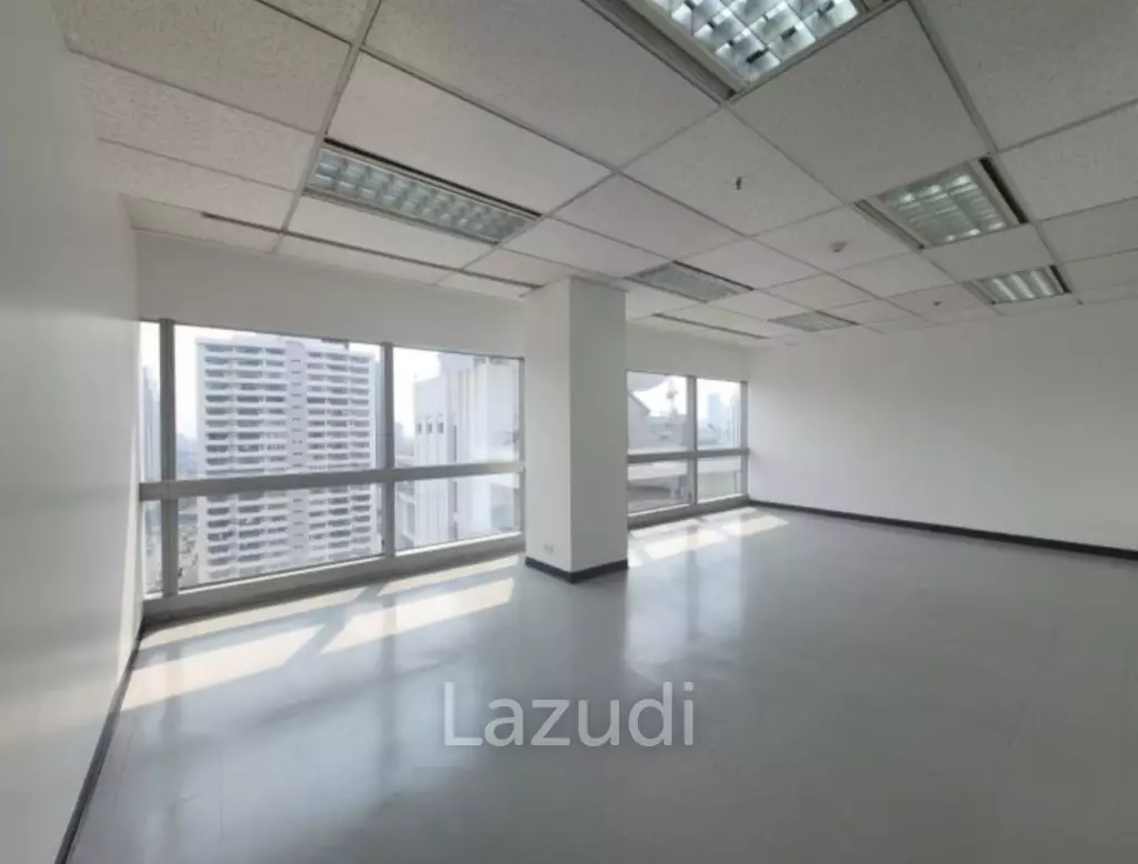 40 sqm high floor office in Sermmit Tower Khlong Toei Nuea Bangkok