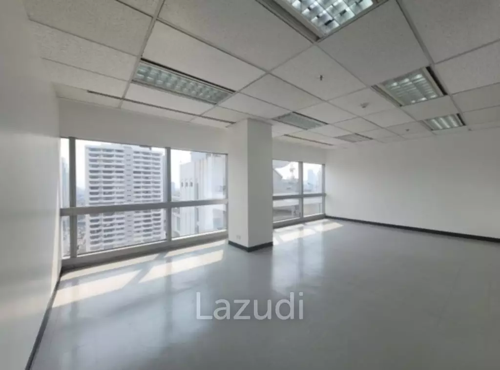 40 sqm high floor office in Sermmit Tower Khlong Toei Nuea Bangkok